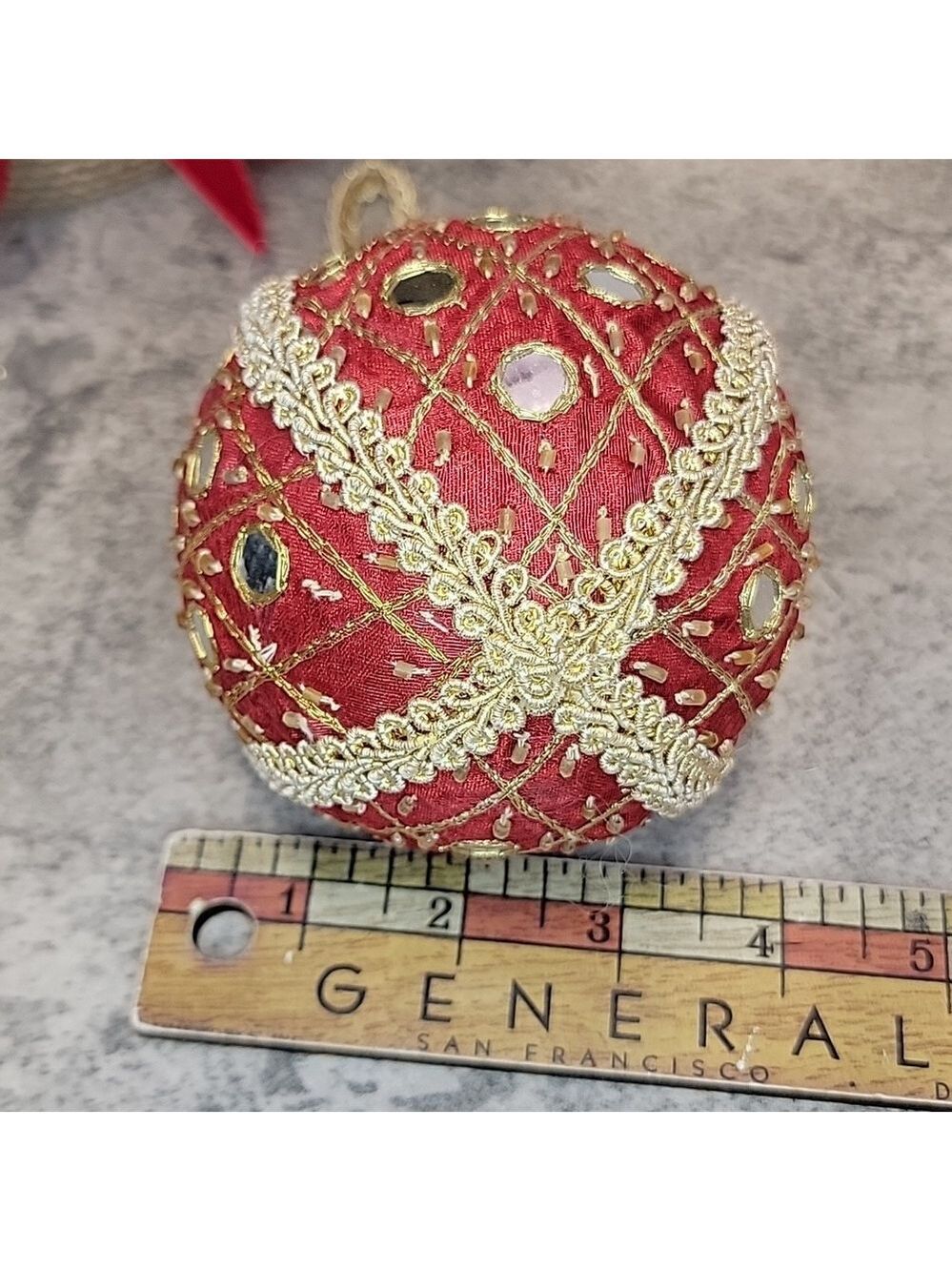 Large Vintage red fabric ornament with beads & mirrors - Picture 5 of 5